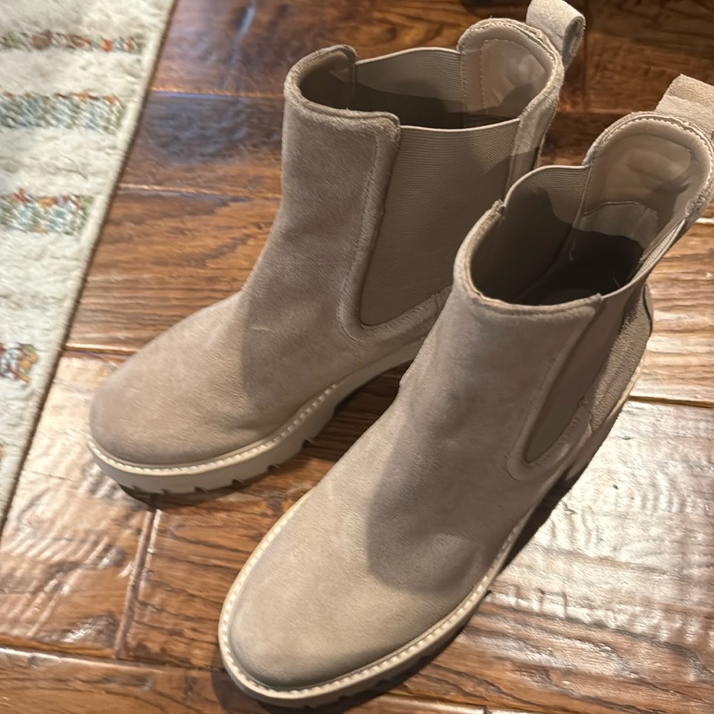 Dolce Vita boots, worn once like new size 9
